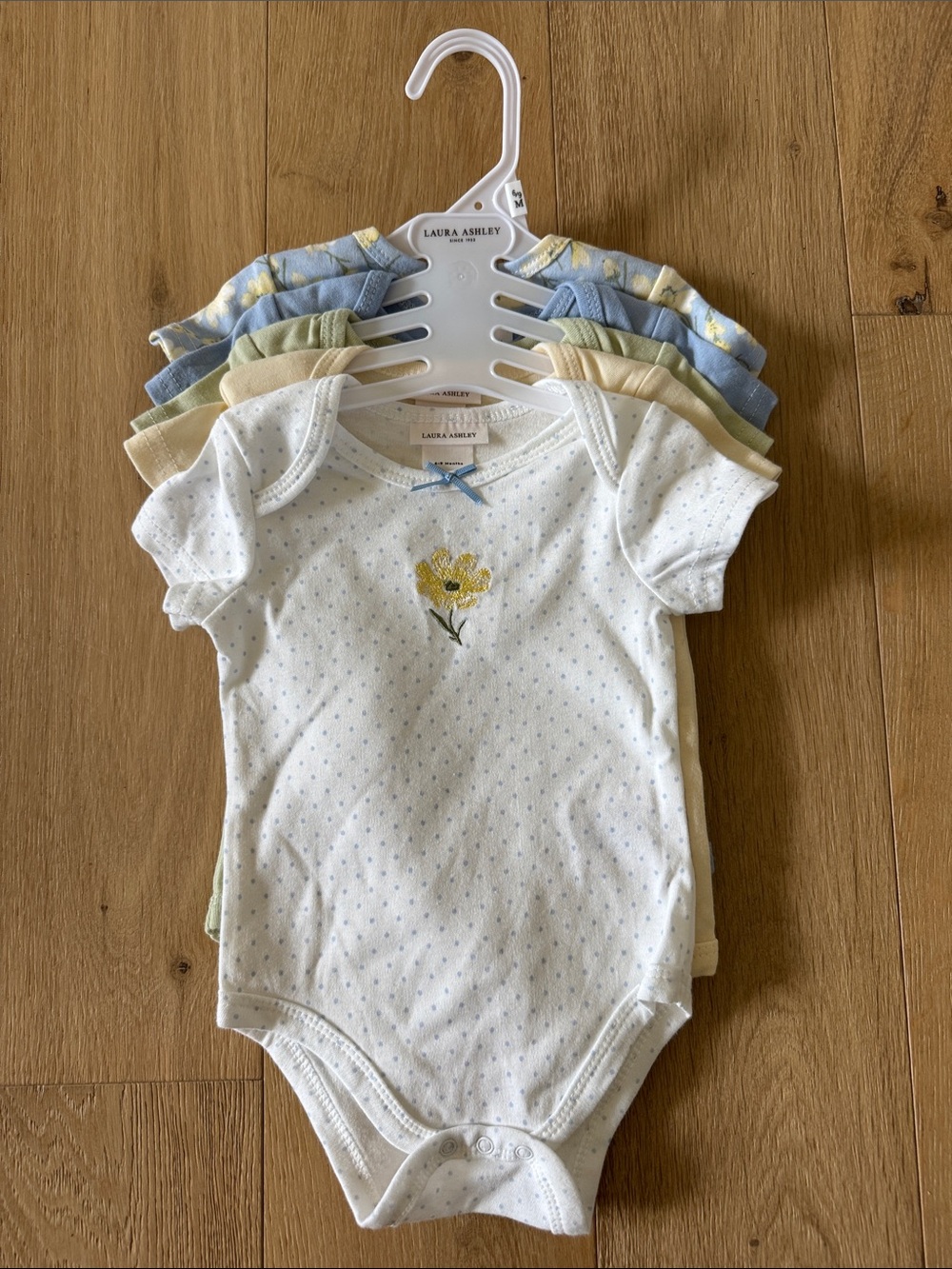 Laura Ashley 5-piece Onesie set 6-9 months